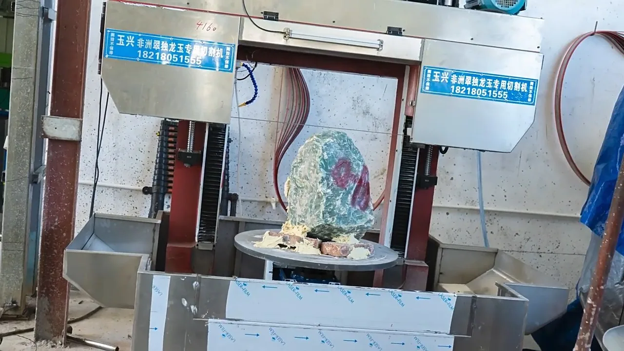 Sawing raw jade stone